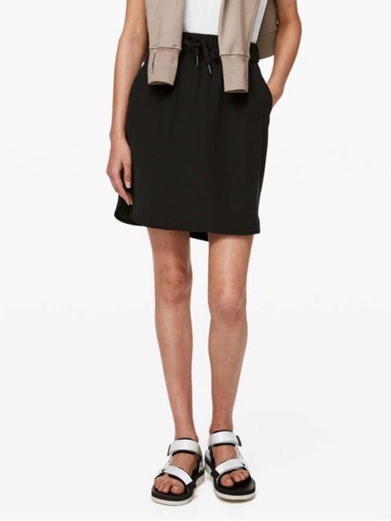 lululemon athletica Dresses & Skirts - Lululemon on the fly skirt woven black women’s size 6 summer athletic